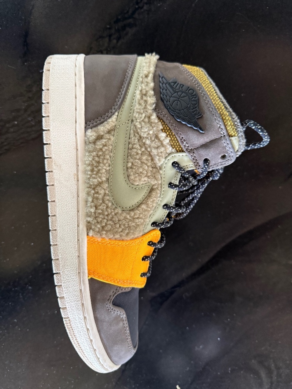 Nike Air Jordan 1 Mid Utility Sherpa Fleece Sneakers Women's 7.5